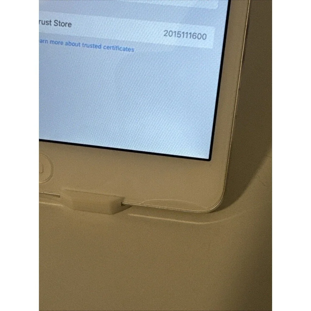 Apple iPad mini 1st Gen. 16GB, Wi-Fi, 7.9in - White & Silver MD531LL/A CRKGLS